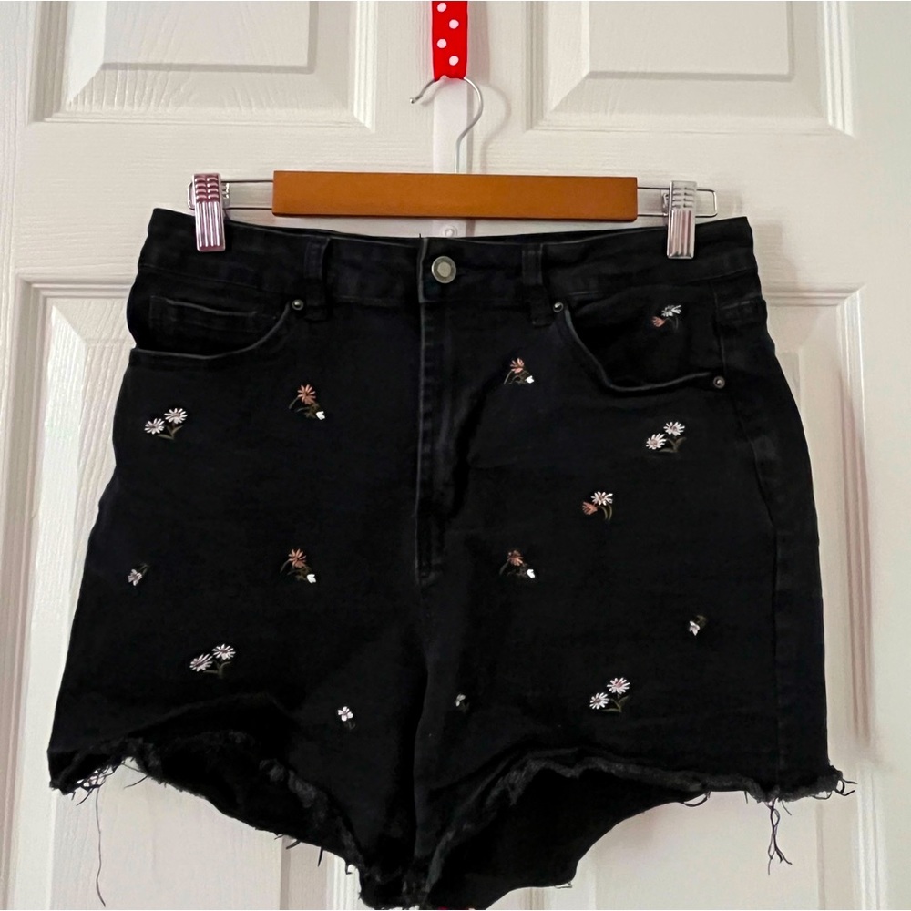 Angel Kiss black cutoff floral shorts